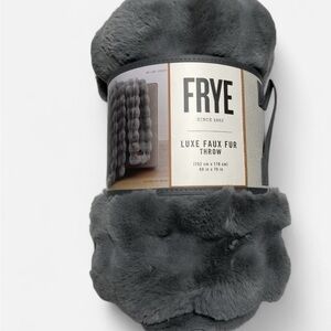 FRYE Luxe Faux Fur Throw in Gray